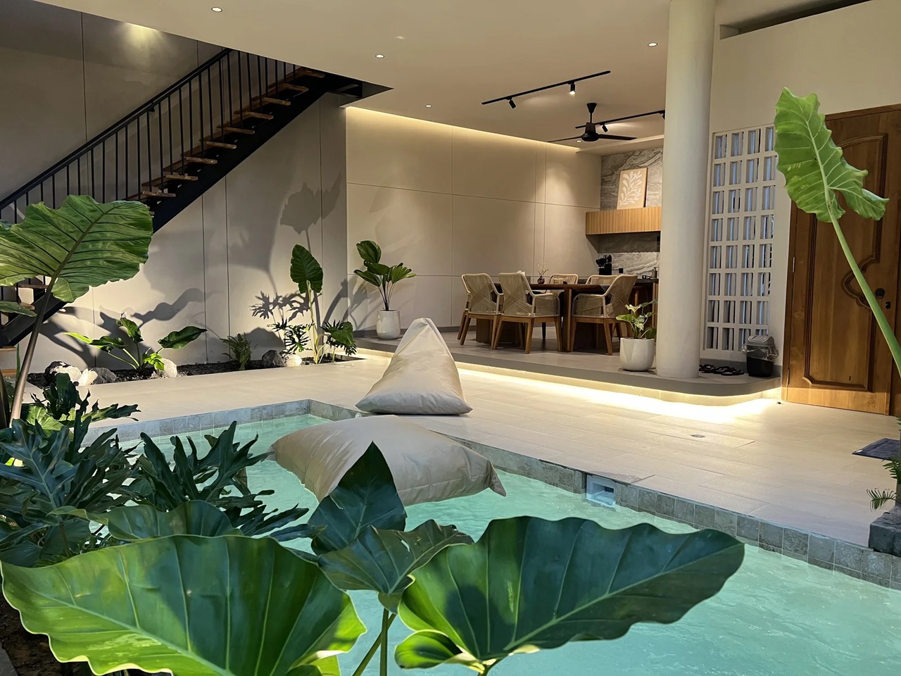 Modern 3BR Villa w/ Jacuzzi & SunsetView