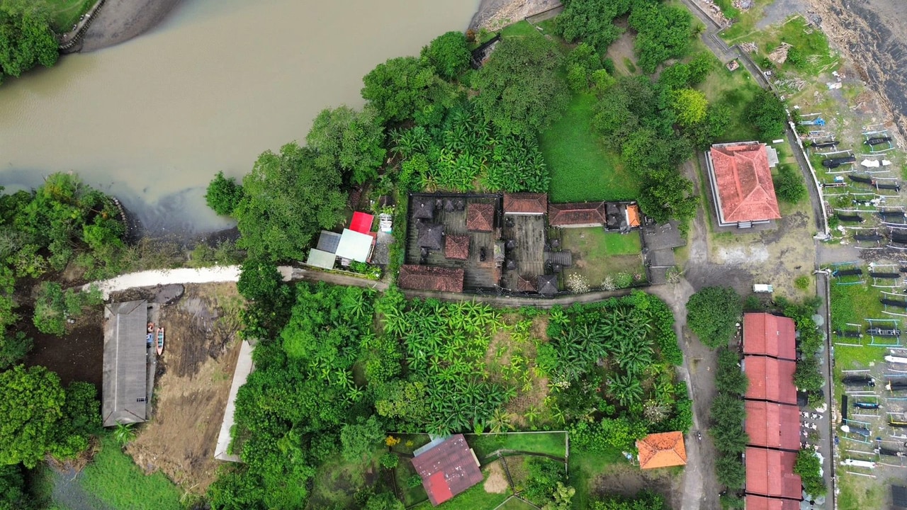 YEH GANGGA, Rare 990 m² Beachfront Land