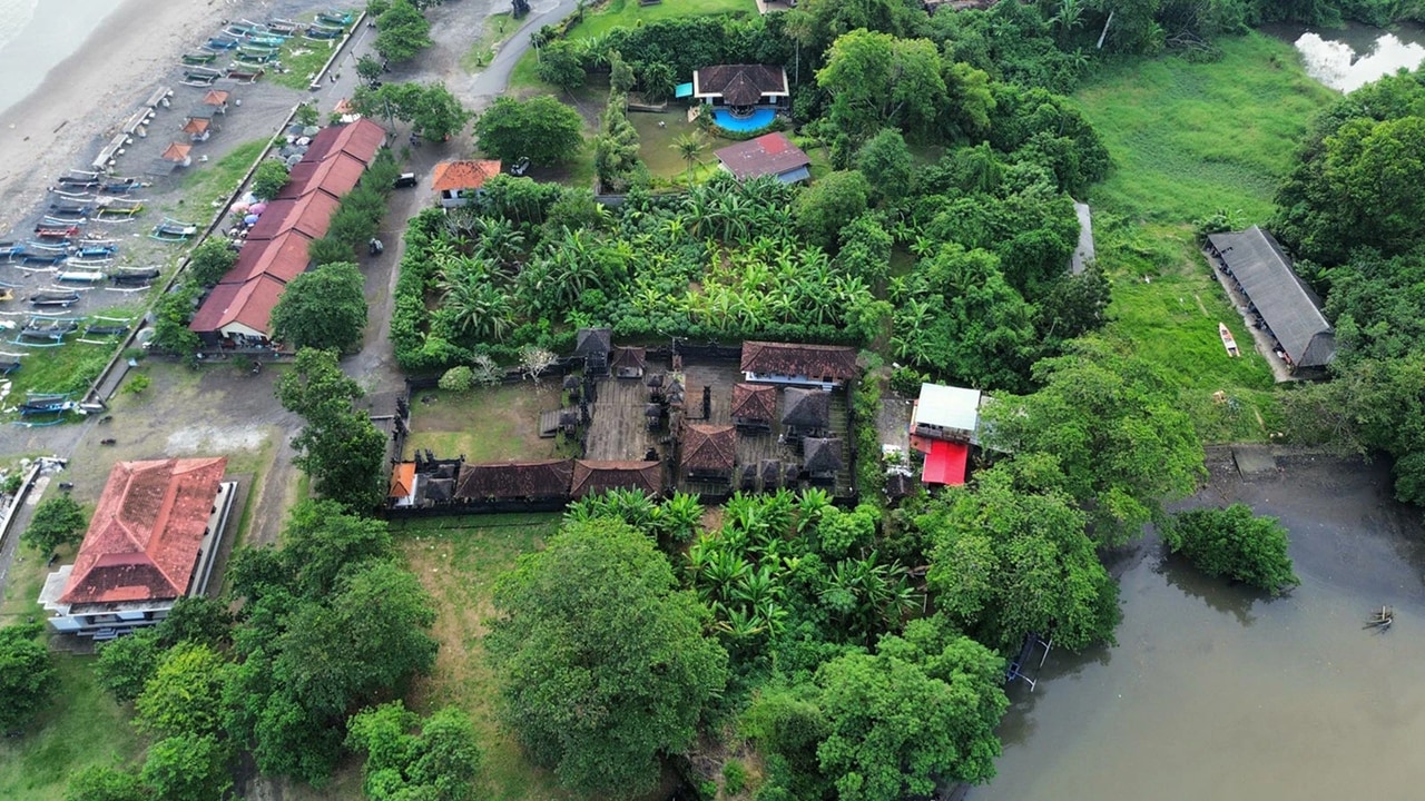 YEH GANGGA, Rare 990 m² Beachfront Land