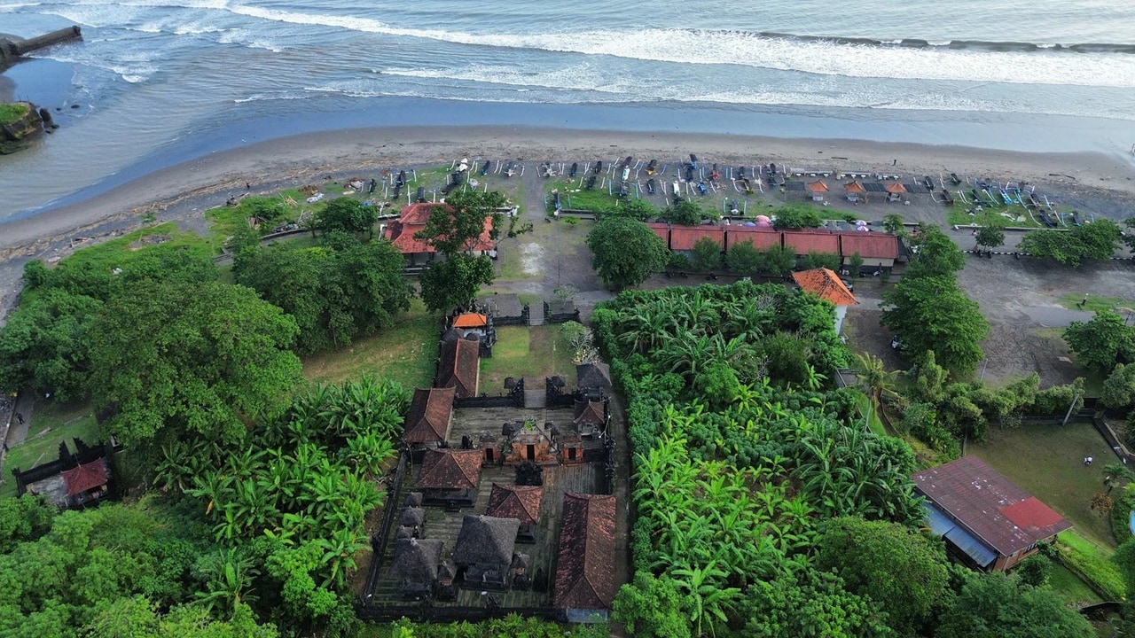 YEH GANGGA, Rare 990 m² Beachfront Land