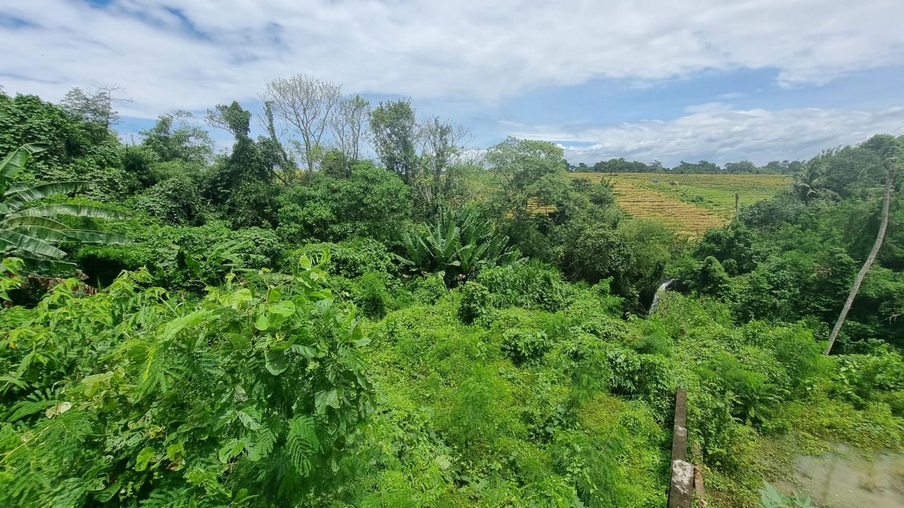 LAND FOR SALE – PRIME RIVERSIDE PLOT 🌿