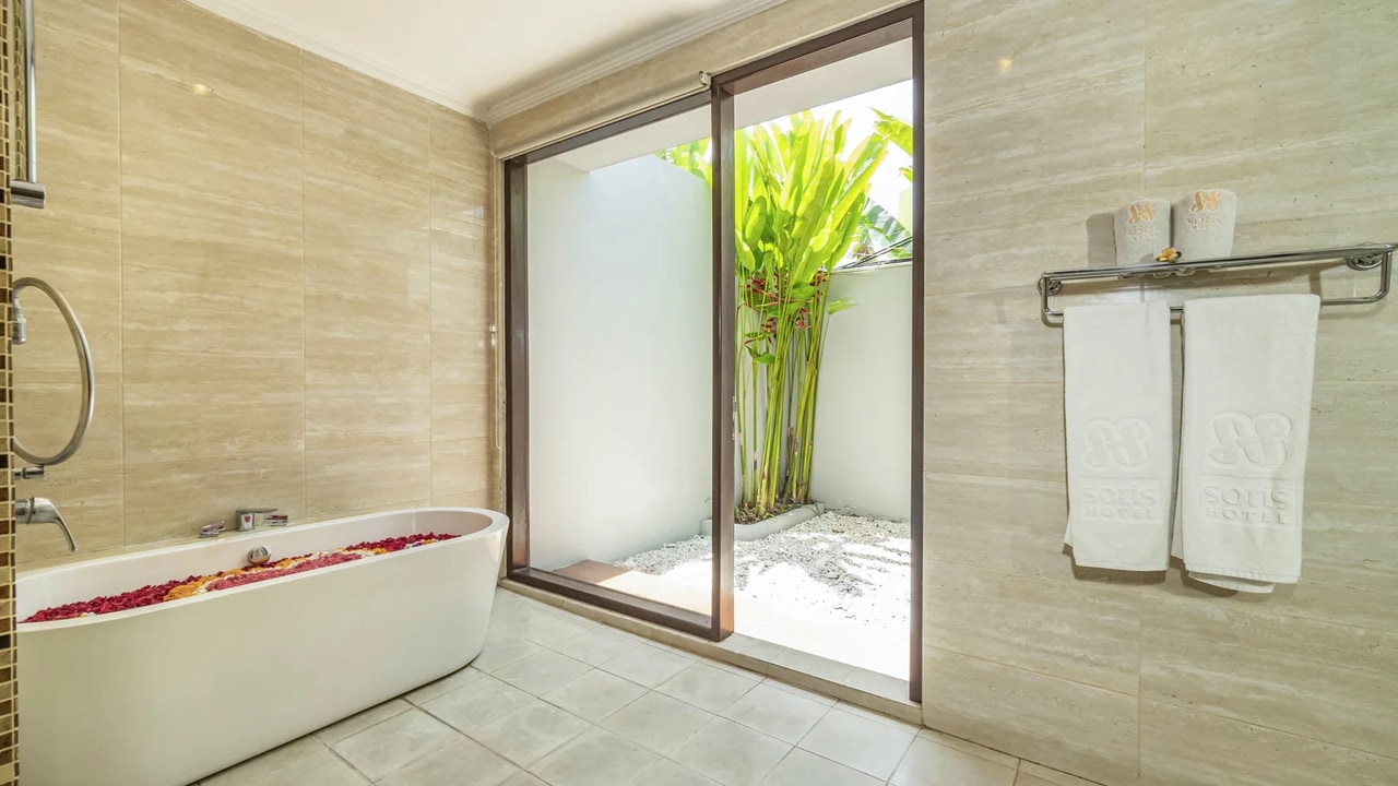 4BR Modern Villa w/ Pool & Garden