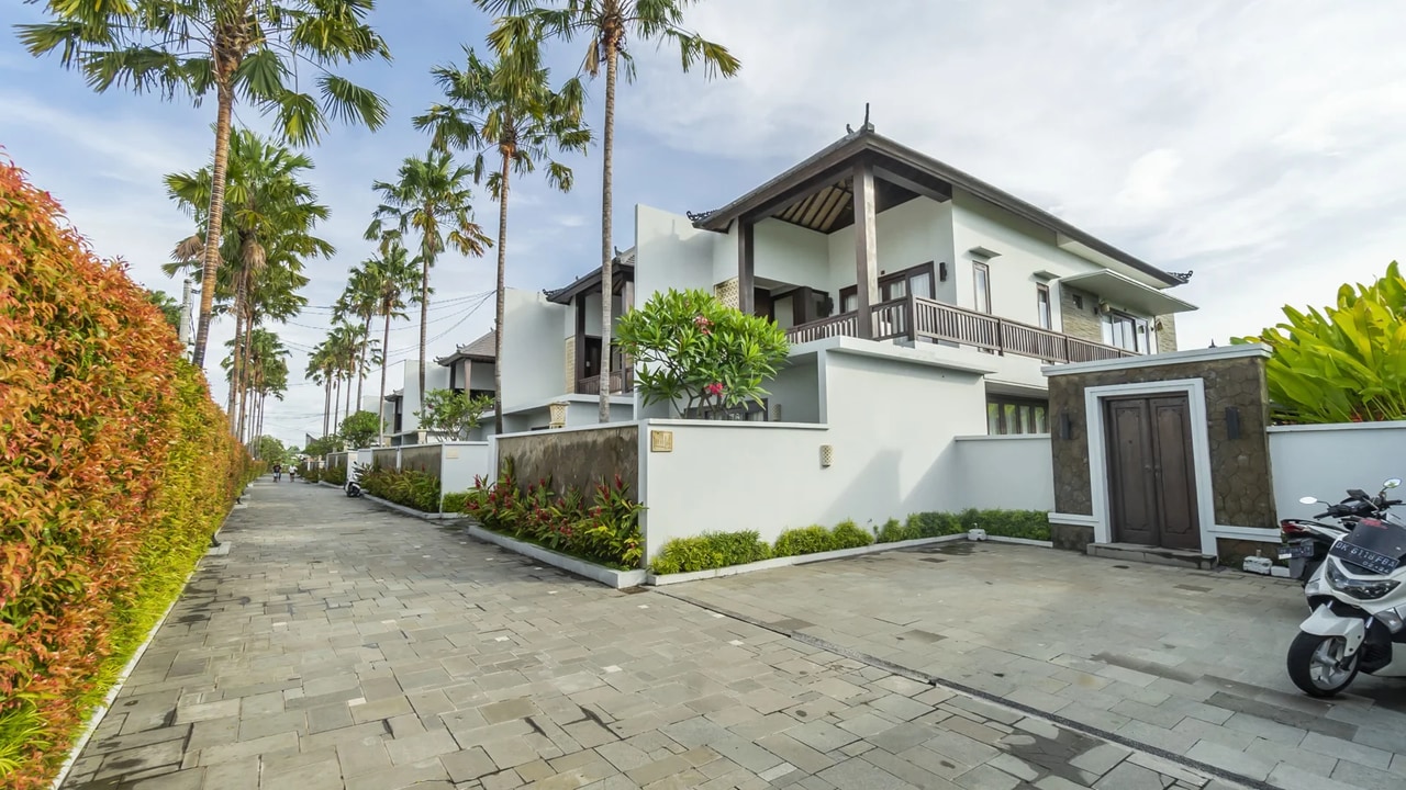 4BR Modern Villa w/ Pool & Garden