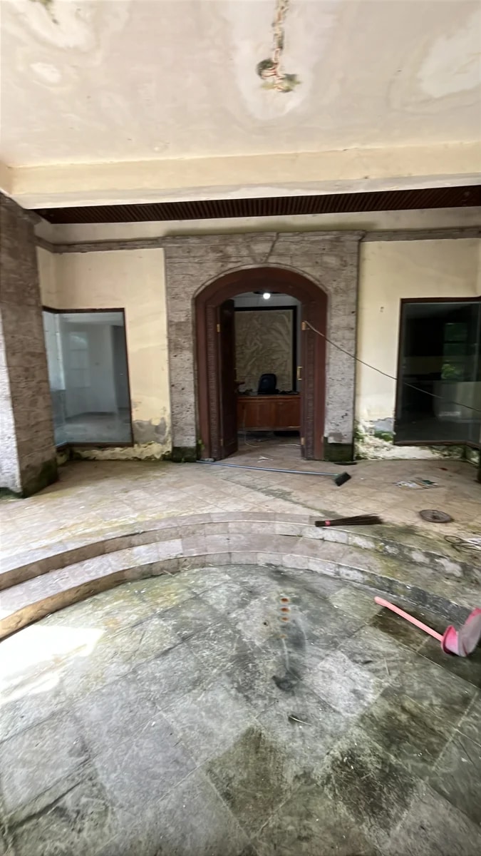 Luxury villa for Renovation