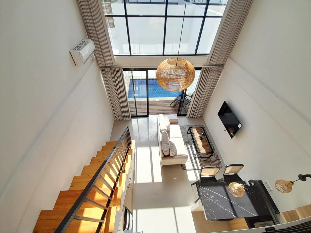 Modern 1 Bedroom Loft in Tumbak Bayuh