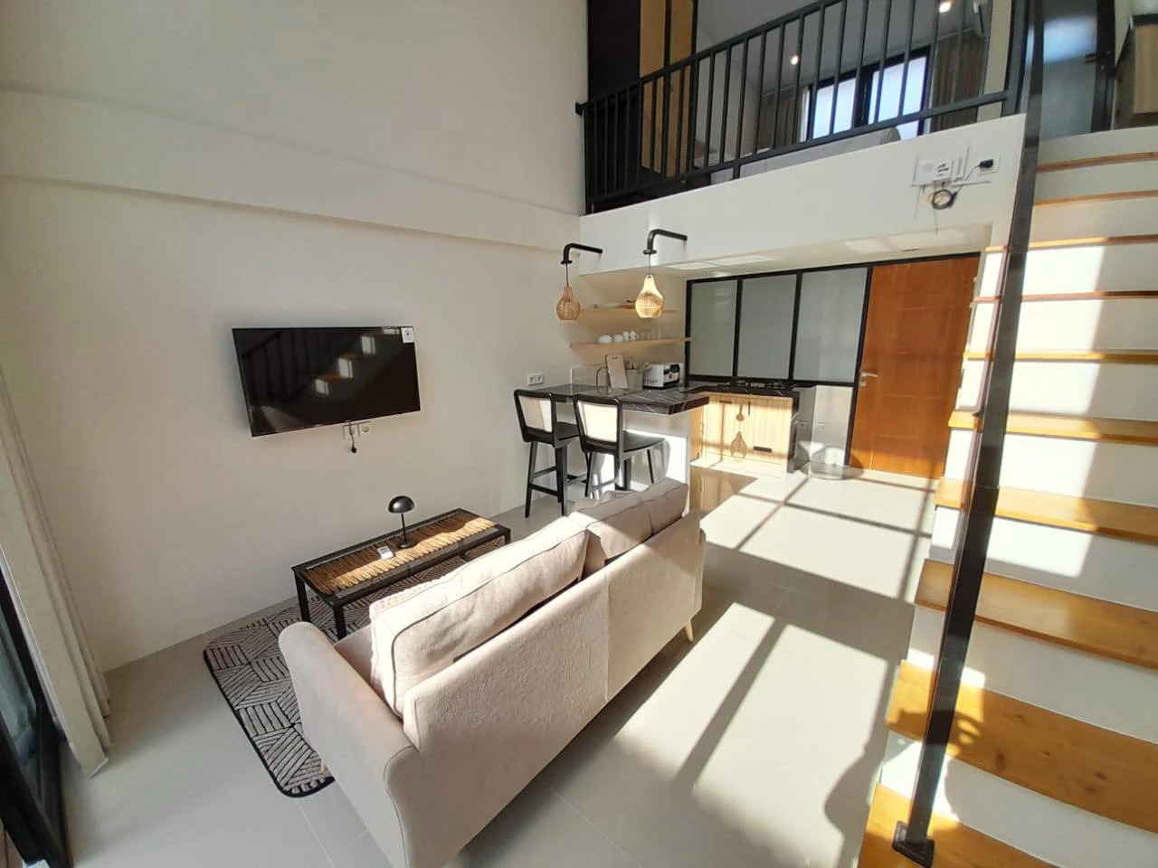 Modern 1 Bedroom Loft in Tumbak Bayuh