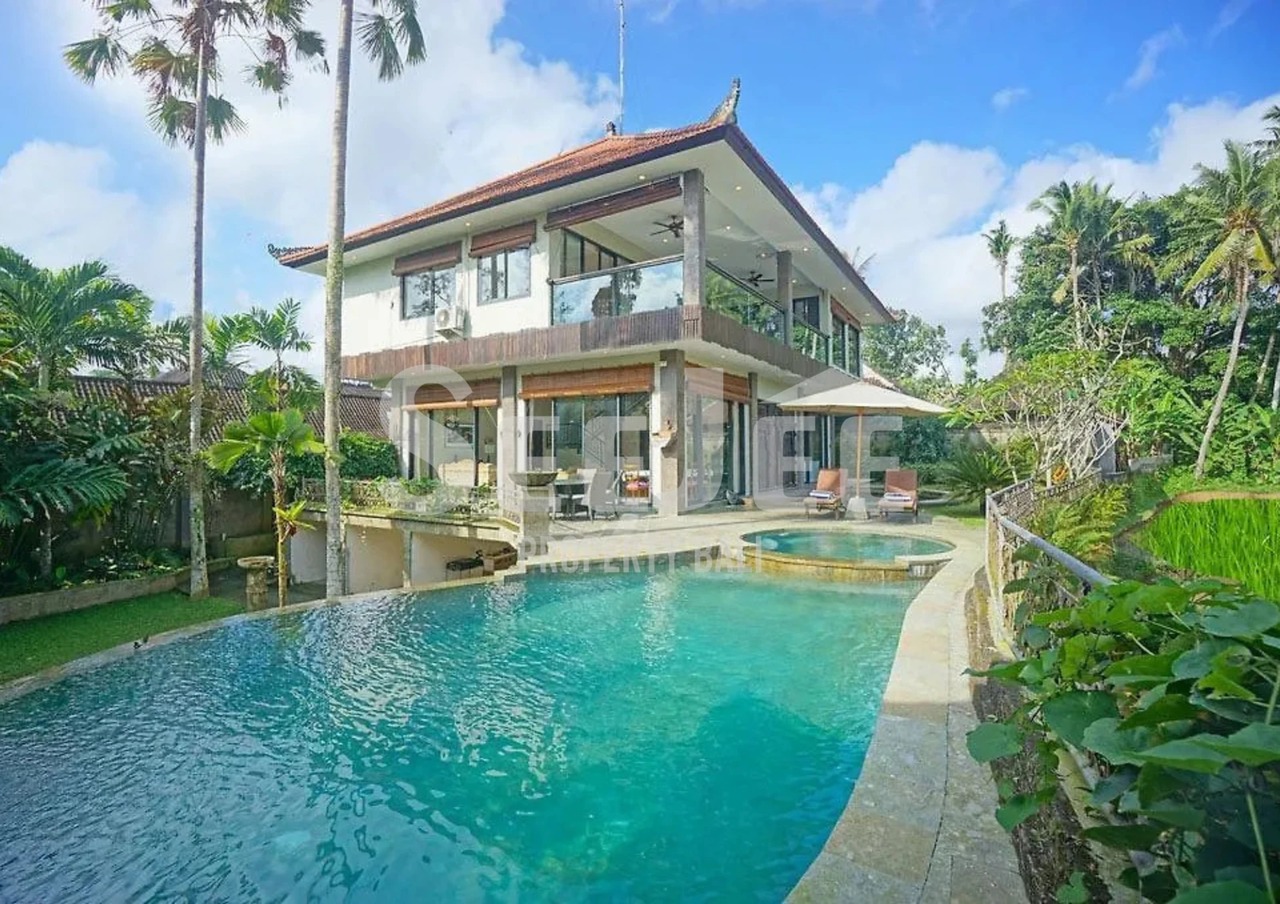 A LUXURIOUS VILLA FREEHOLD IN UBUD