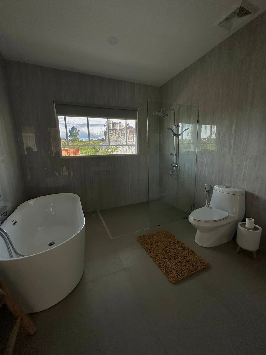 4BR Luxury Villa w/ Rooftop & Ocean View