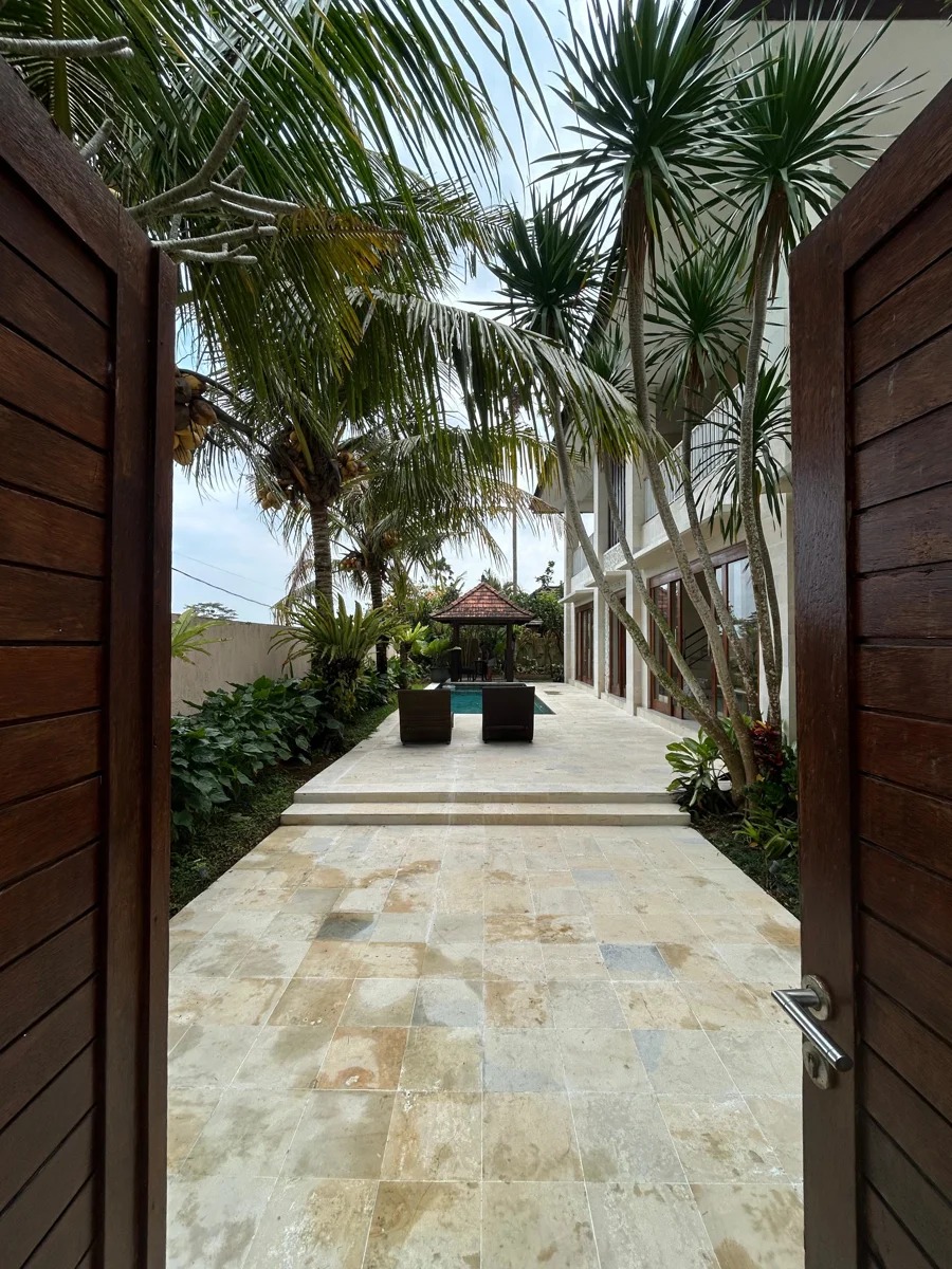 Luxurious 2-Storey Villa In Kaba-Kaba