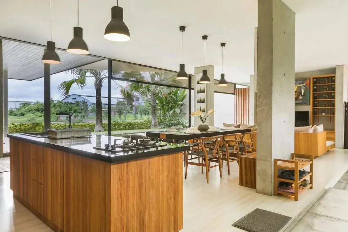 3 BEDROOM VILLA IN CENTRAL BERAWA