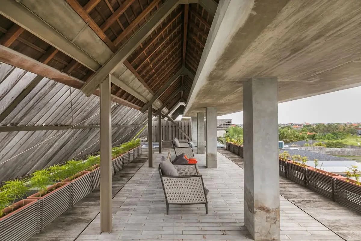 3 BEDROOM VILLA IN CENTRAL BERAWA