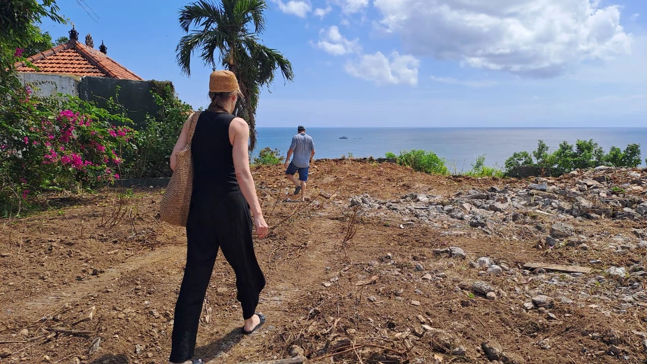 Land for Sale – Ocean & Sunset View Abad