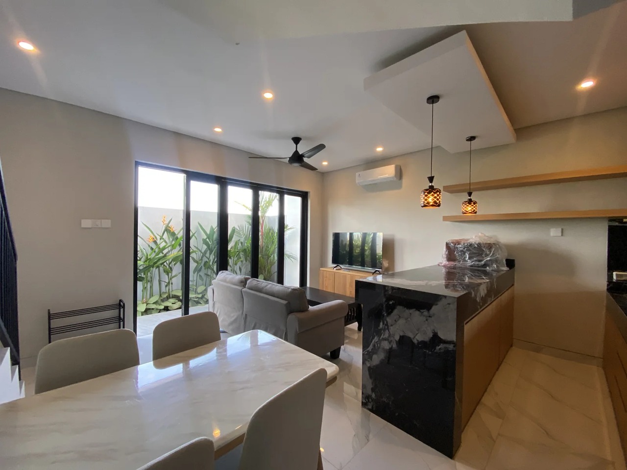 2BR Villa with huge ricefield - Cemagi