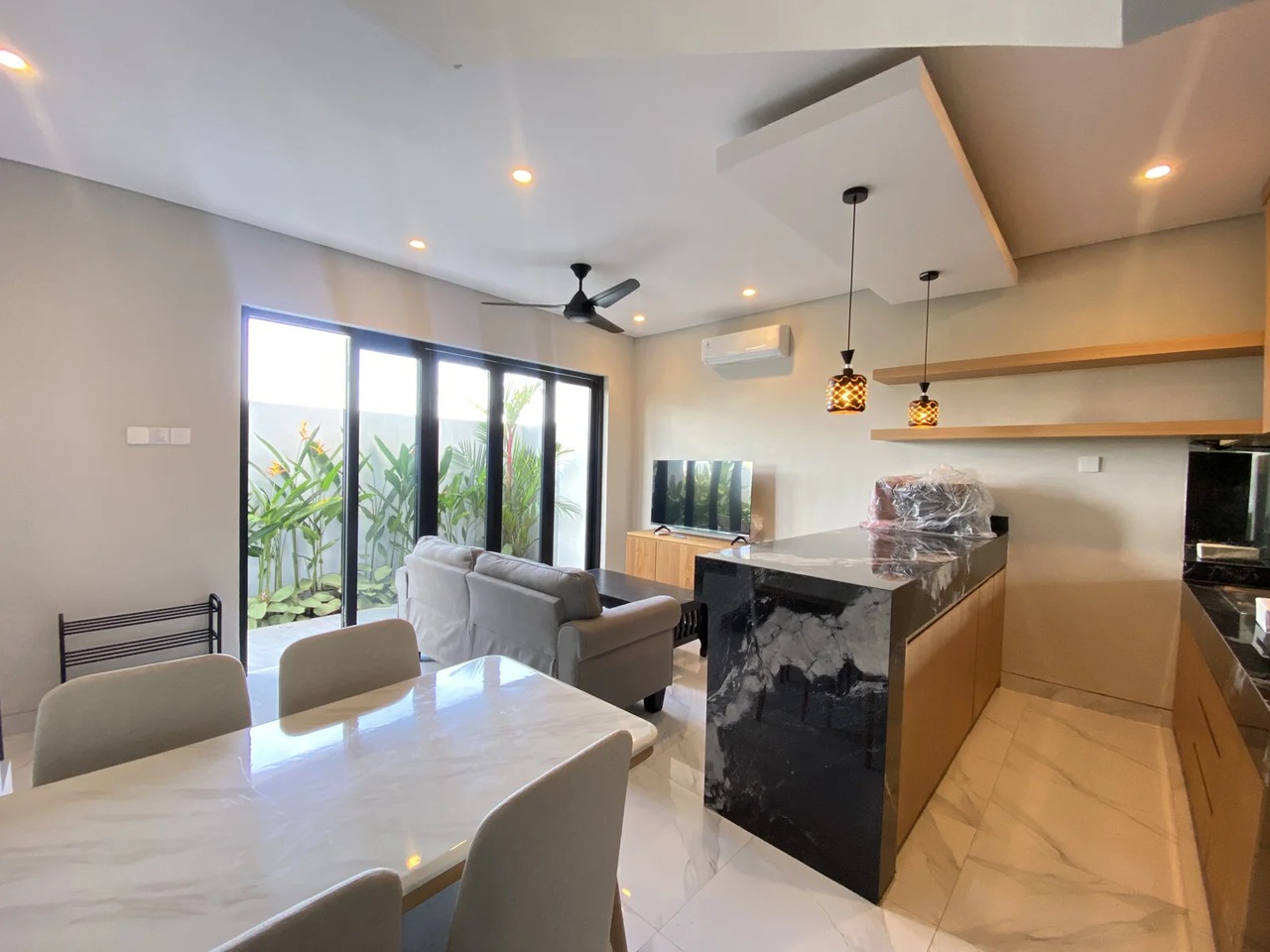 2BR Villa with huge ricefield - Cemagi