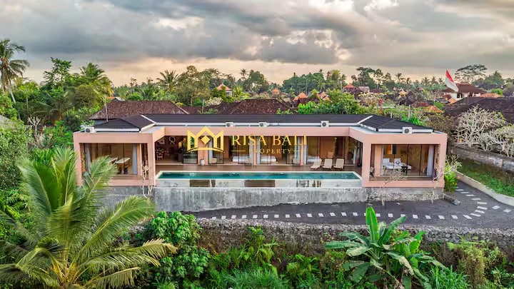 LUXURY 4-BEDROOM VILLA IN UBUD