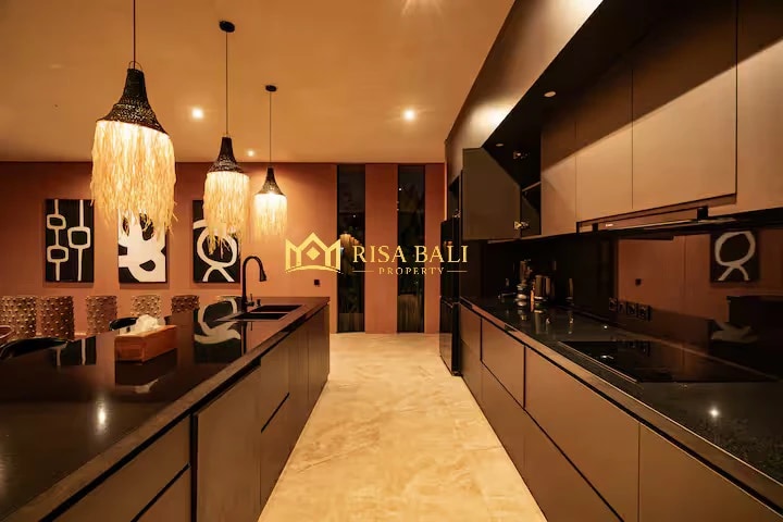LUXURY 4-BEDROOM VILLA IN UBUD