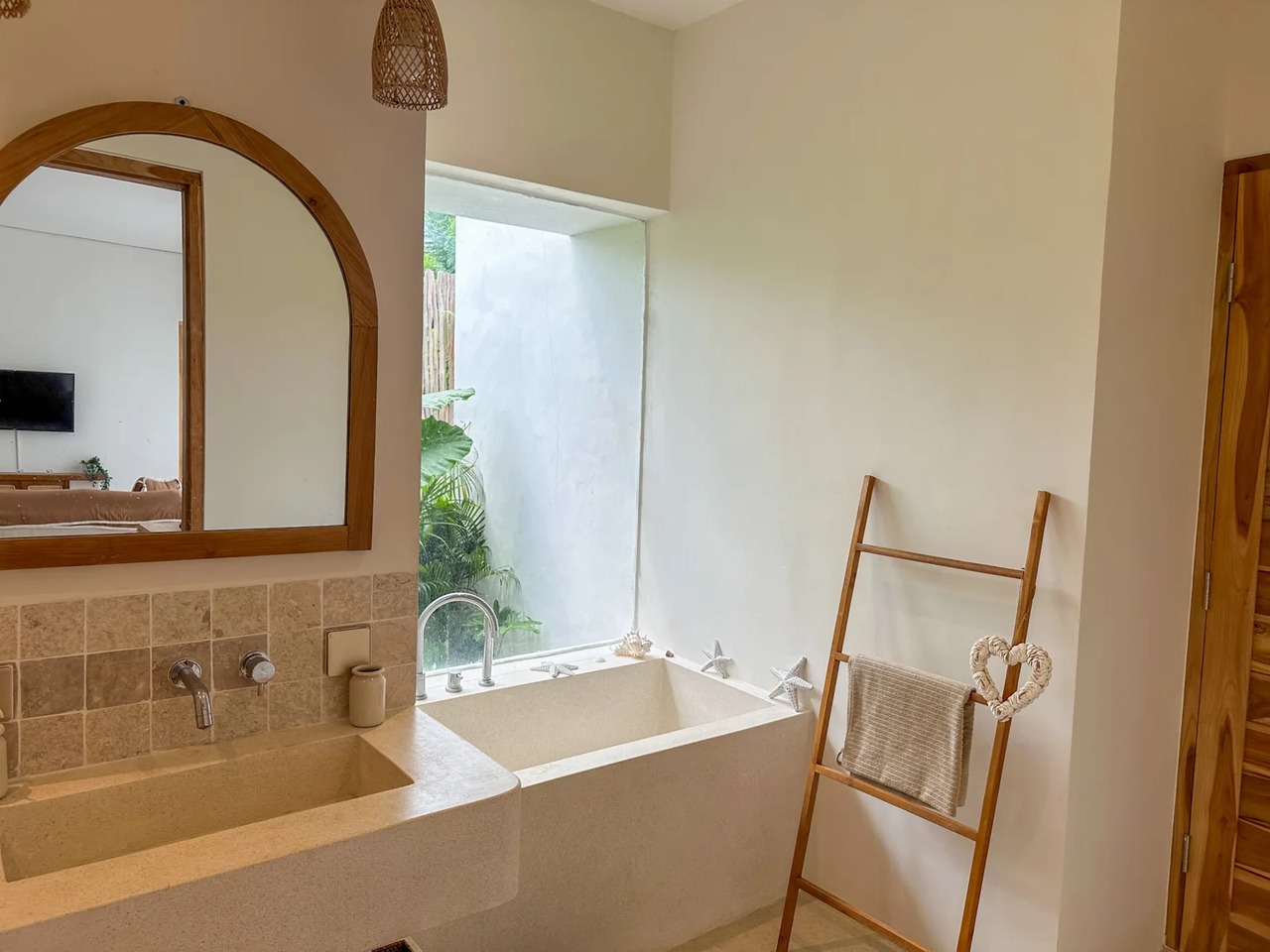 2BR Villa w/ Rooftop & Pool