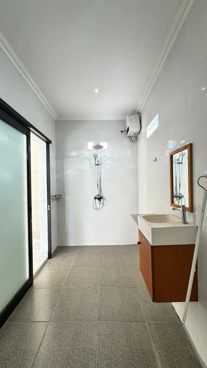 Stunning 3br villa for rent in Munggu