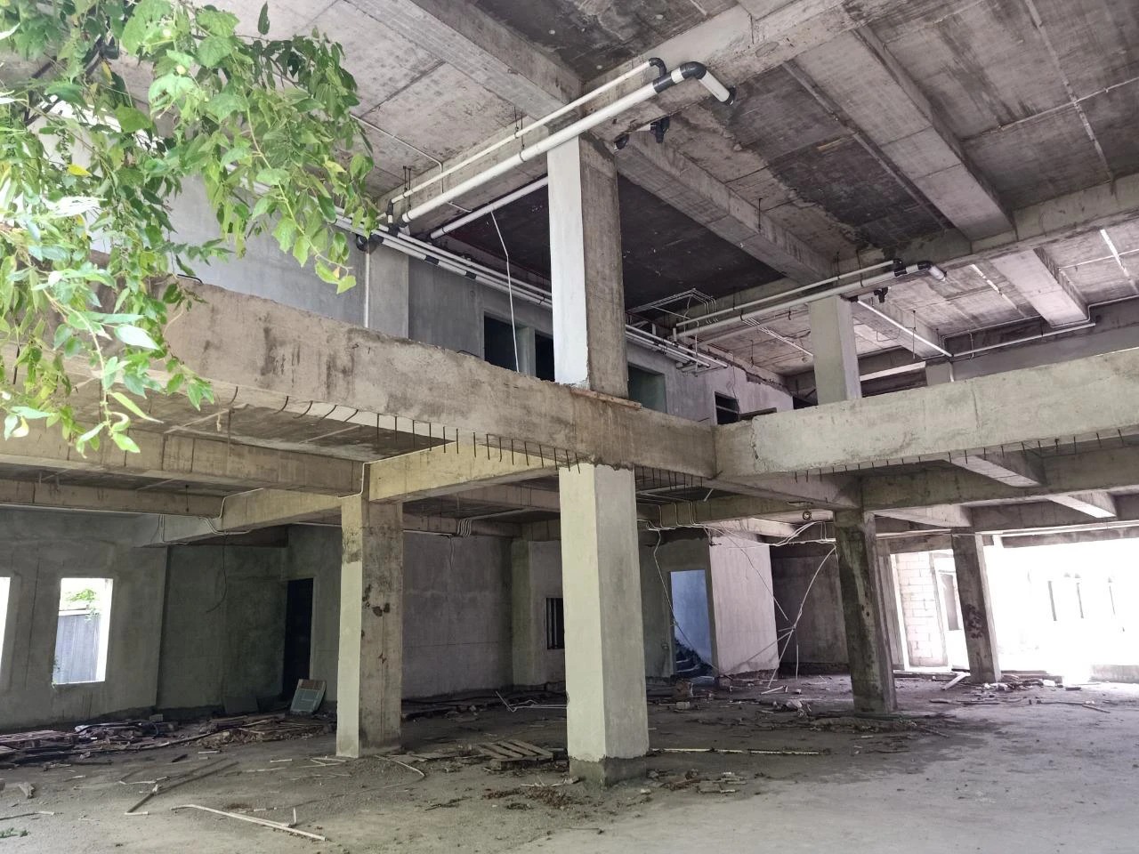 Land, Hotel, Apartment Complex for Lease