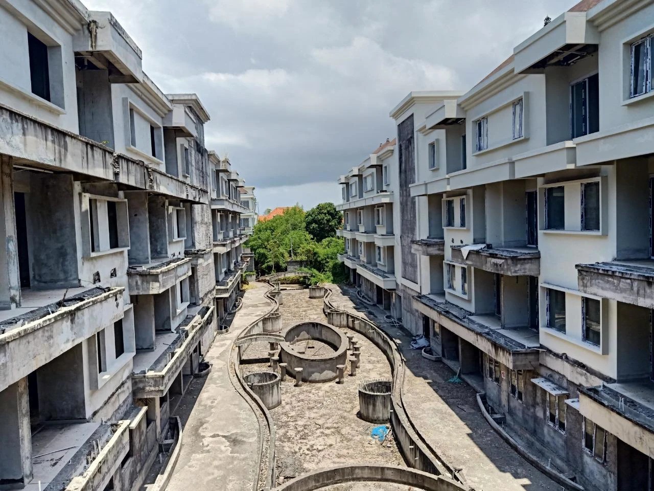 Land, Hotel, Apartment Complex for Lease