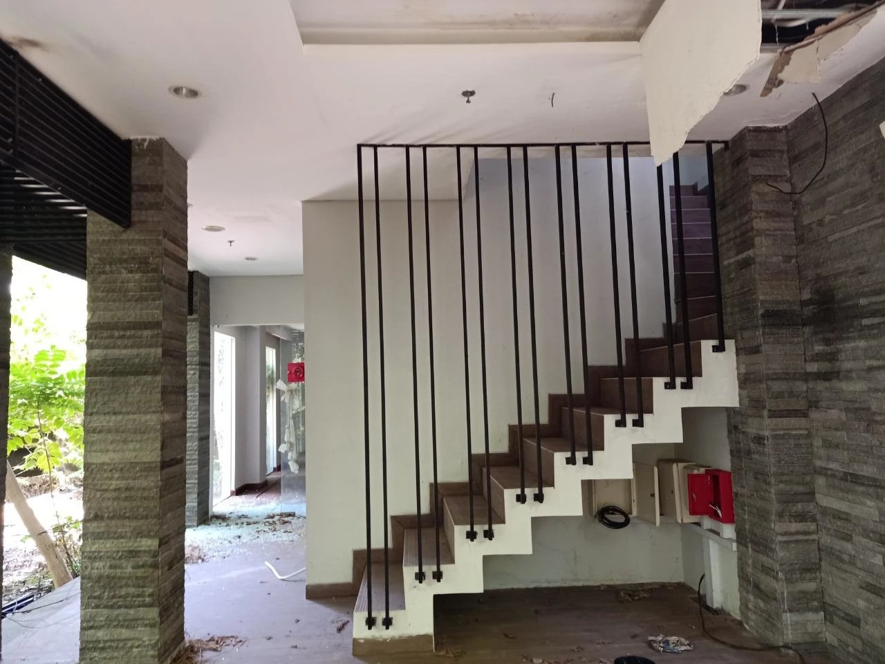 Land, Hotel, Apartment Complex for Lease