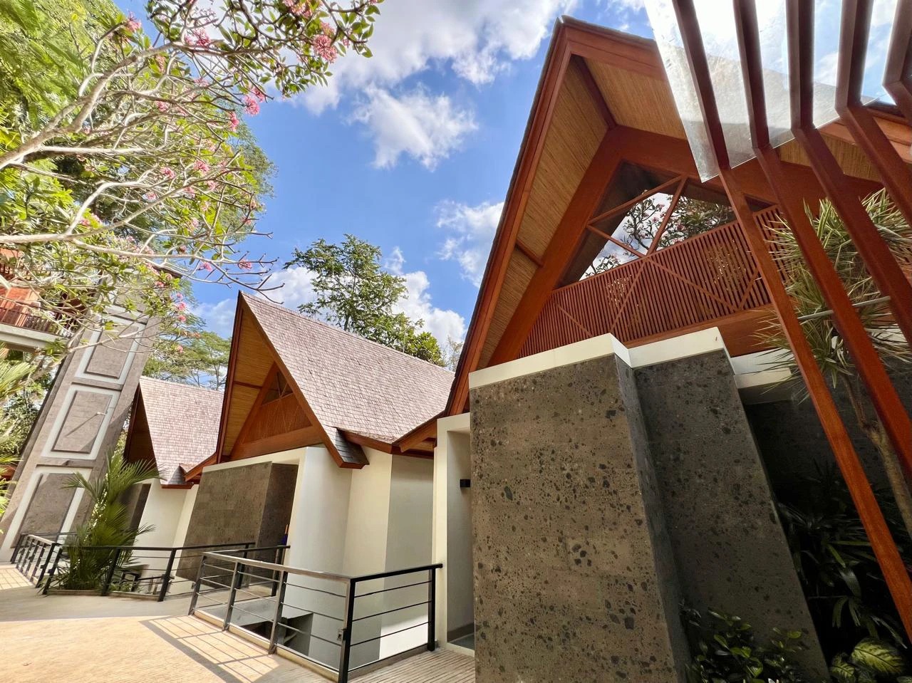 Stylish 1BR Jungle Retreat w/ River View