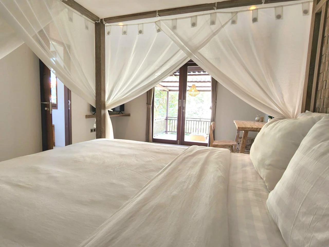 3br villa for Rent in parerenan 
