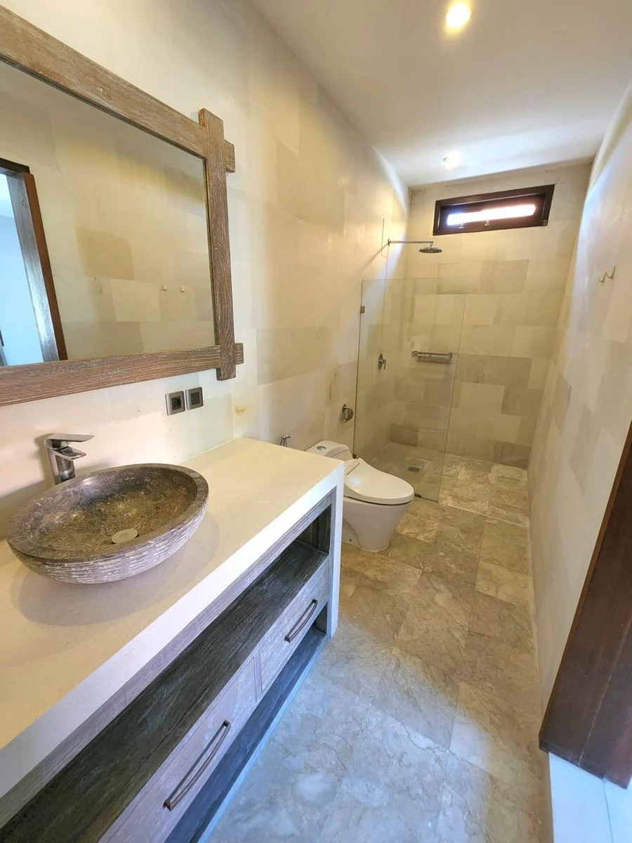 3br villa for Rent in parerenan 