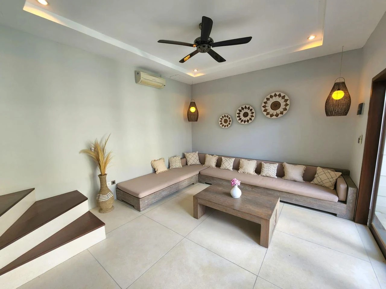 3br villa for Rent in parerenan 