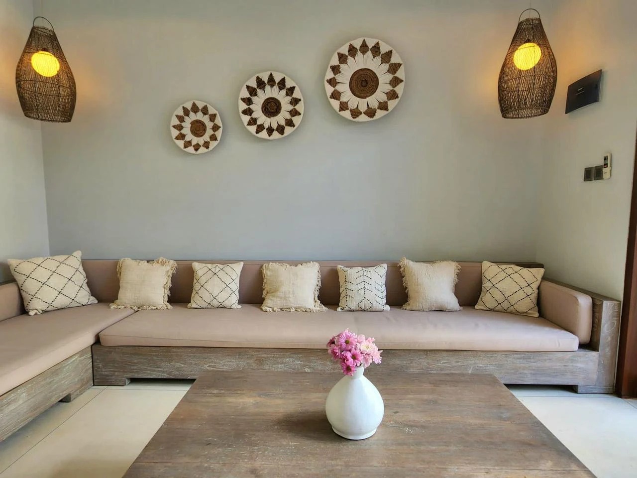 3br villa for Rent in parerenan 