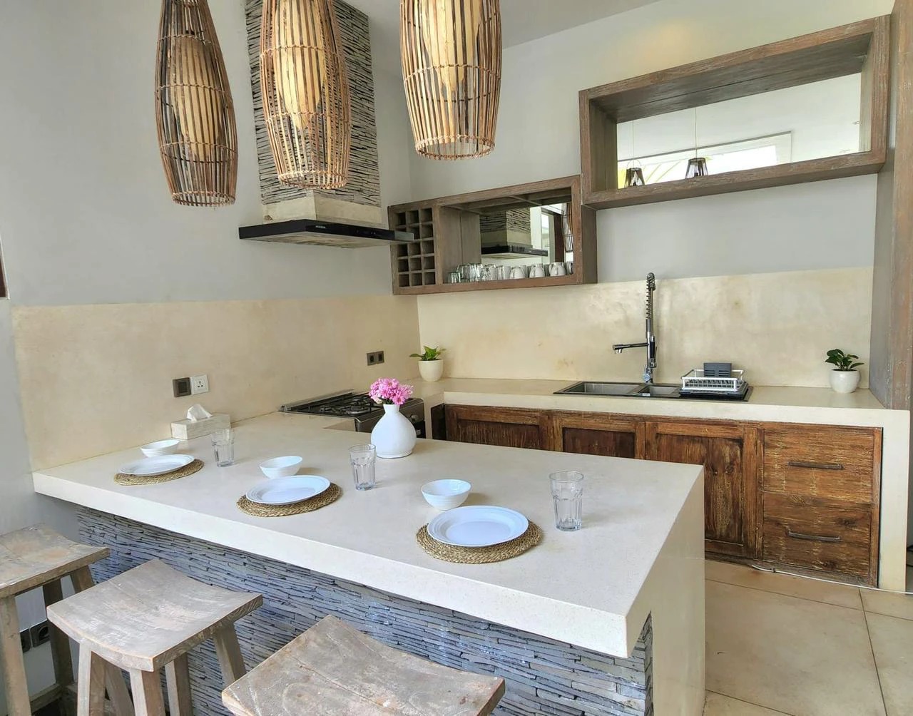 3br villa for Rent in parerenan 