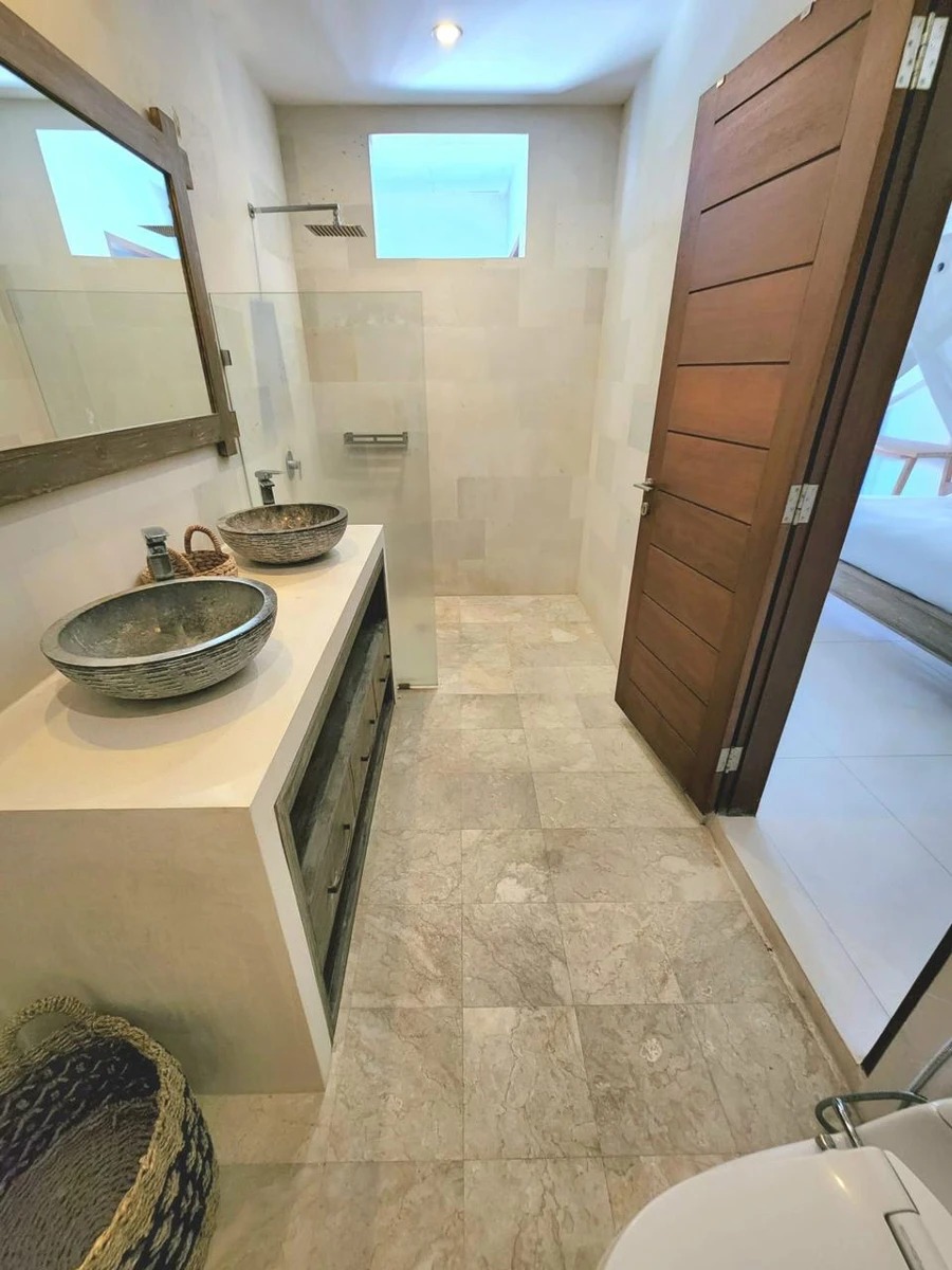 3br villa for Rent in parerenan 