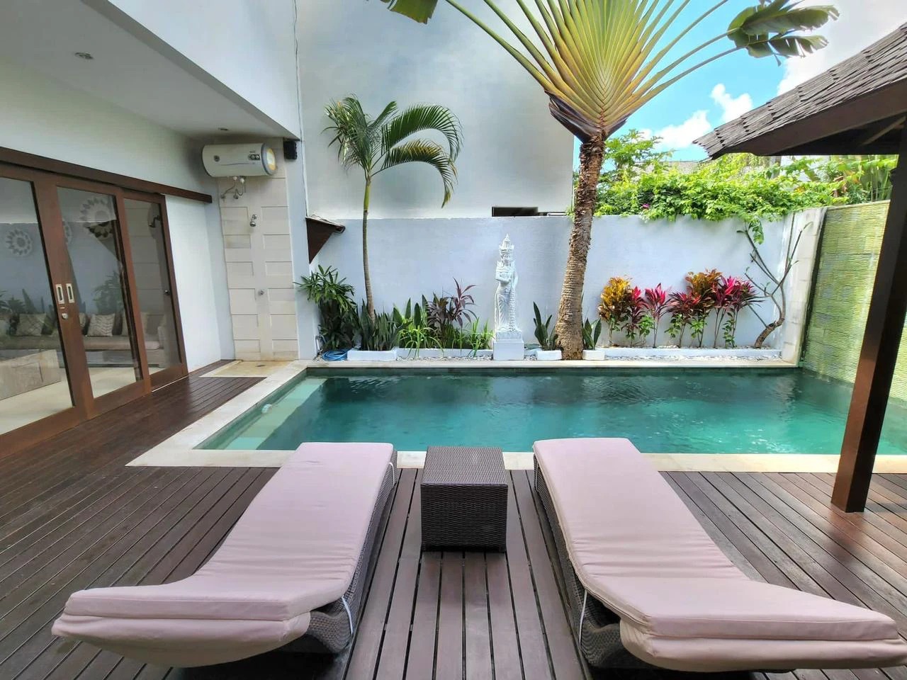 3br villa for Rent in parerenan 