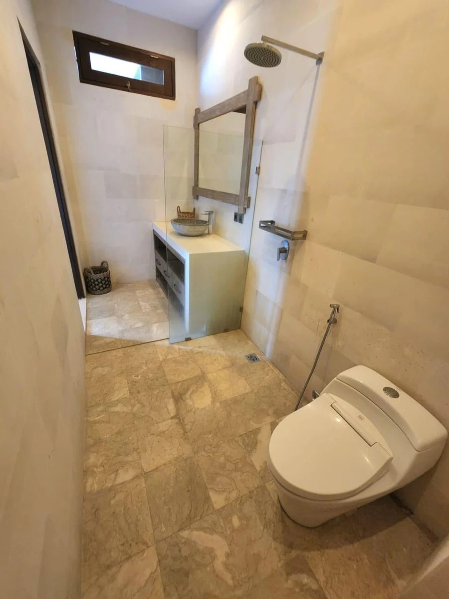 3br villa for Rent in parerenan 
