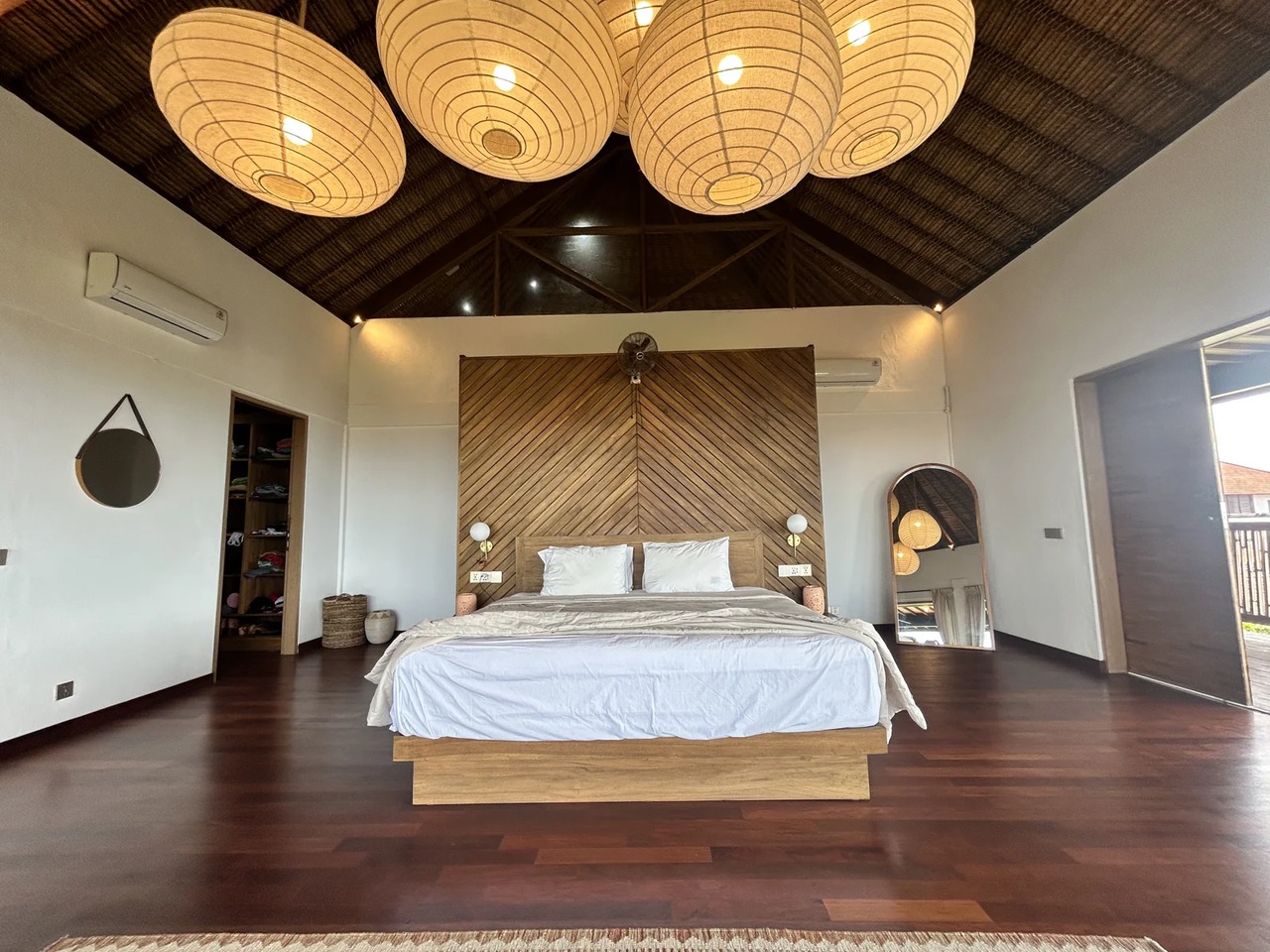 Majestic 5+2BR Estate Villa w/ Pool