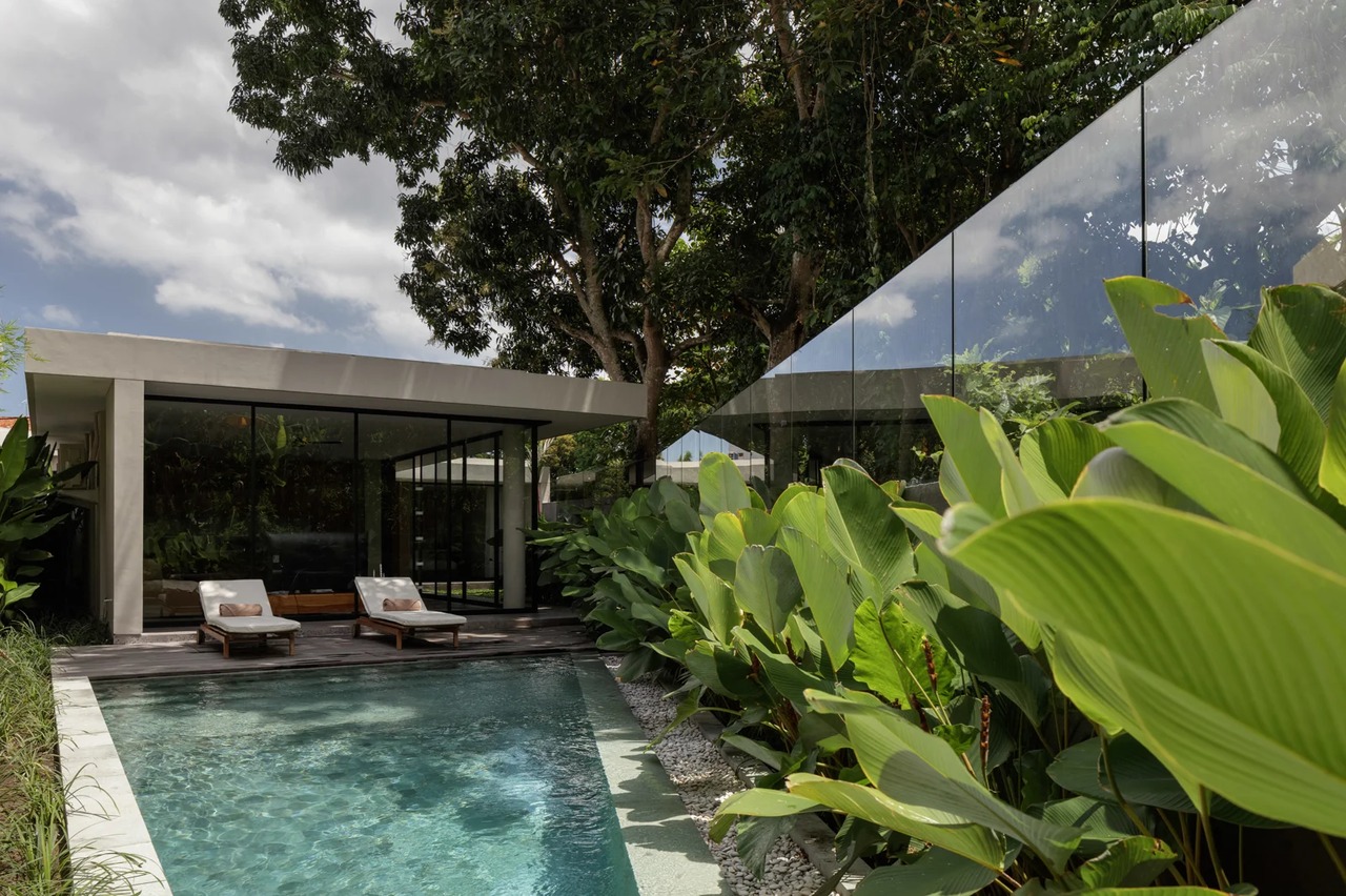 Luxury 2BR Designer Townhouse w/ Pool