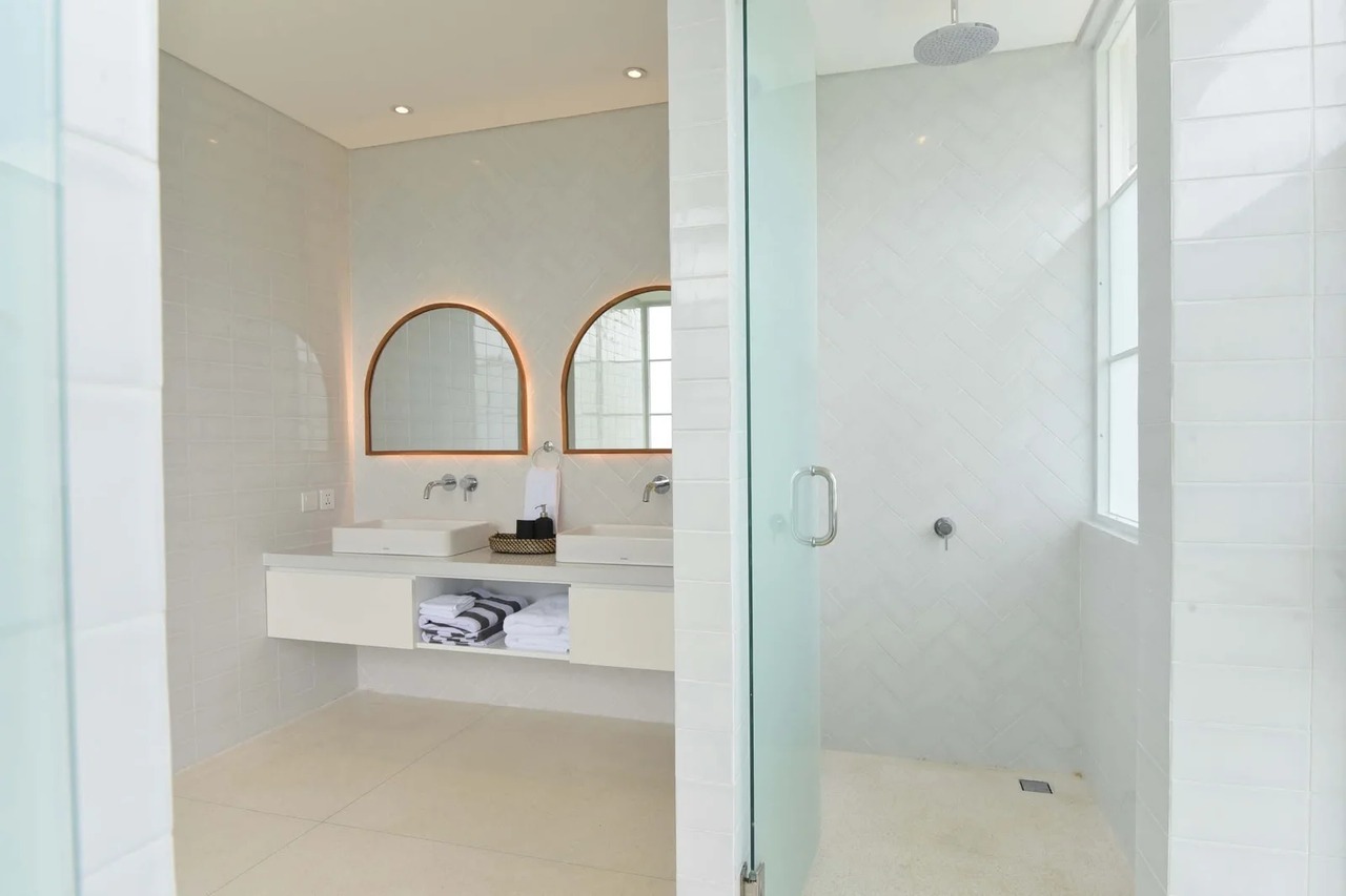 4 BEDROOM VILLA IN CANGGU, IDR 75 MILL