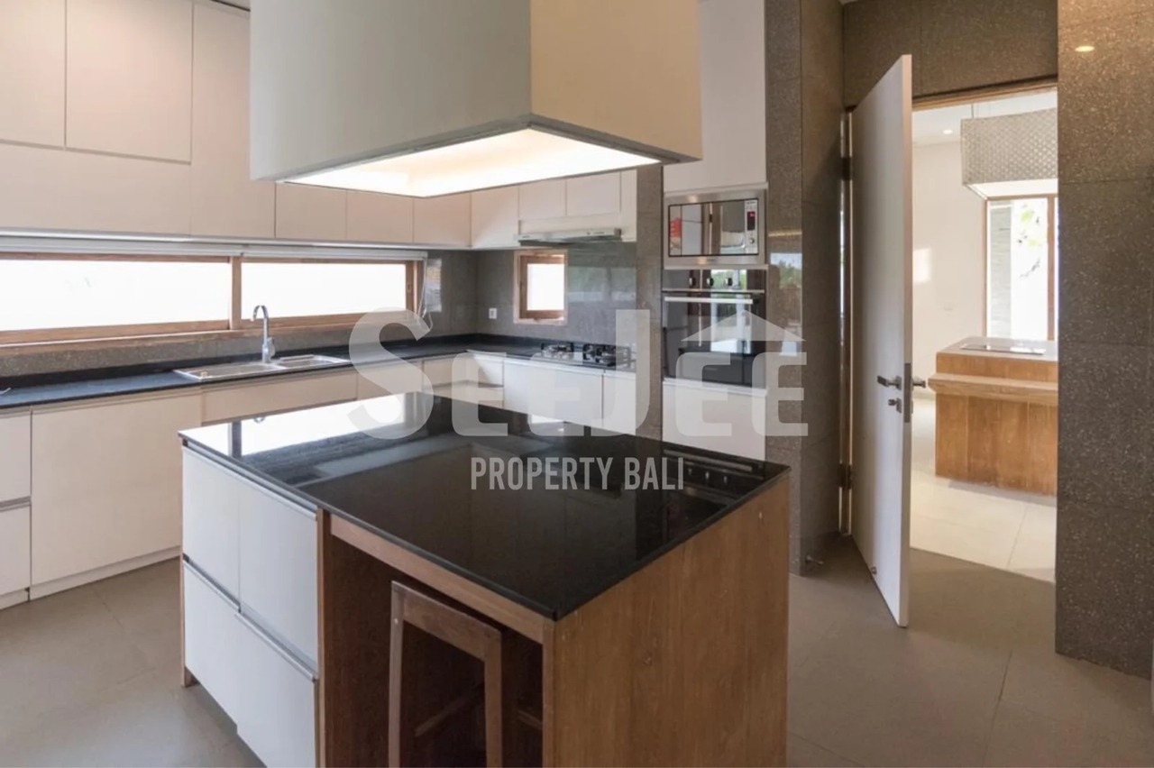 LUXURY VILLA FOR SALE IN CEMAGI