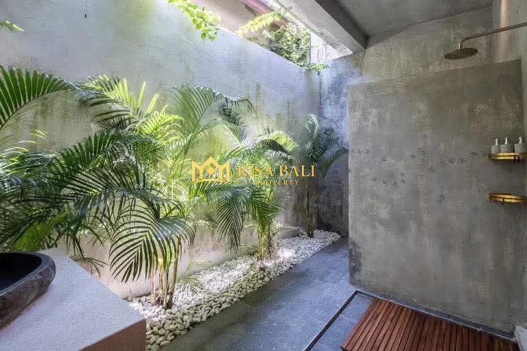 HUGE THREE BEDROOMS VILLA