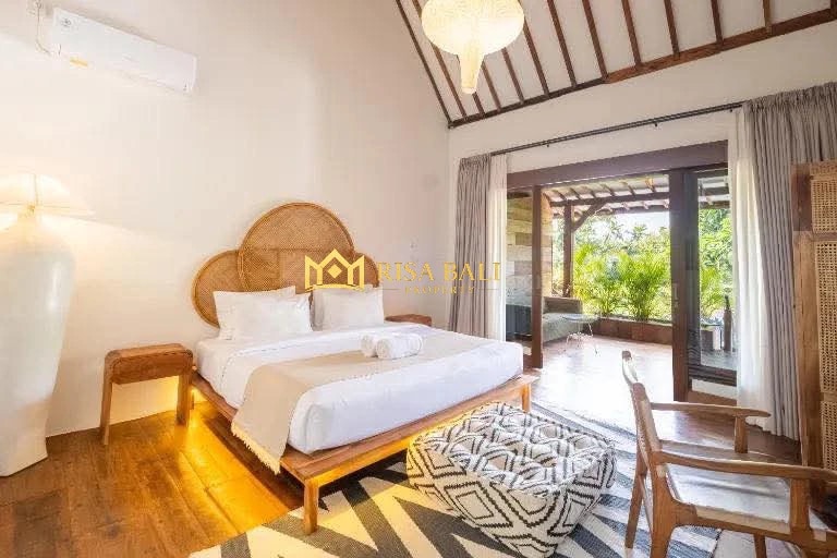 HUGE THREE BEDROOMS VILLA