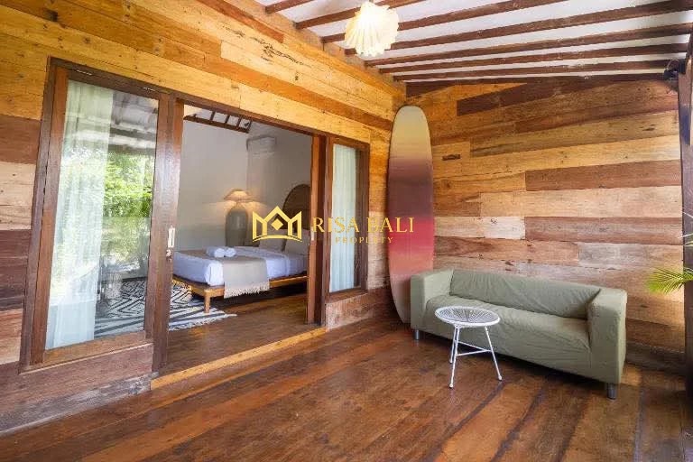 HUGE THREE BEDROOMS VILLA