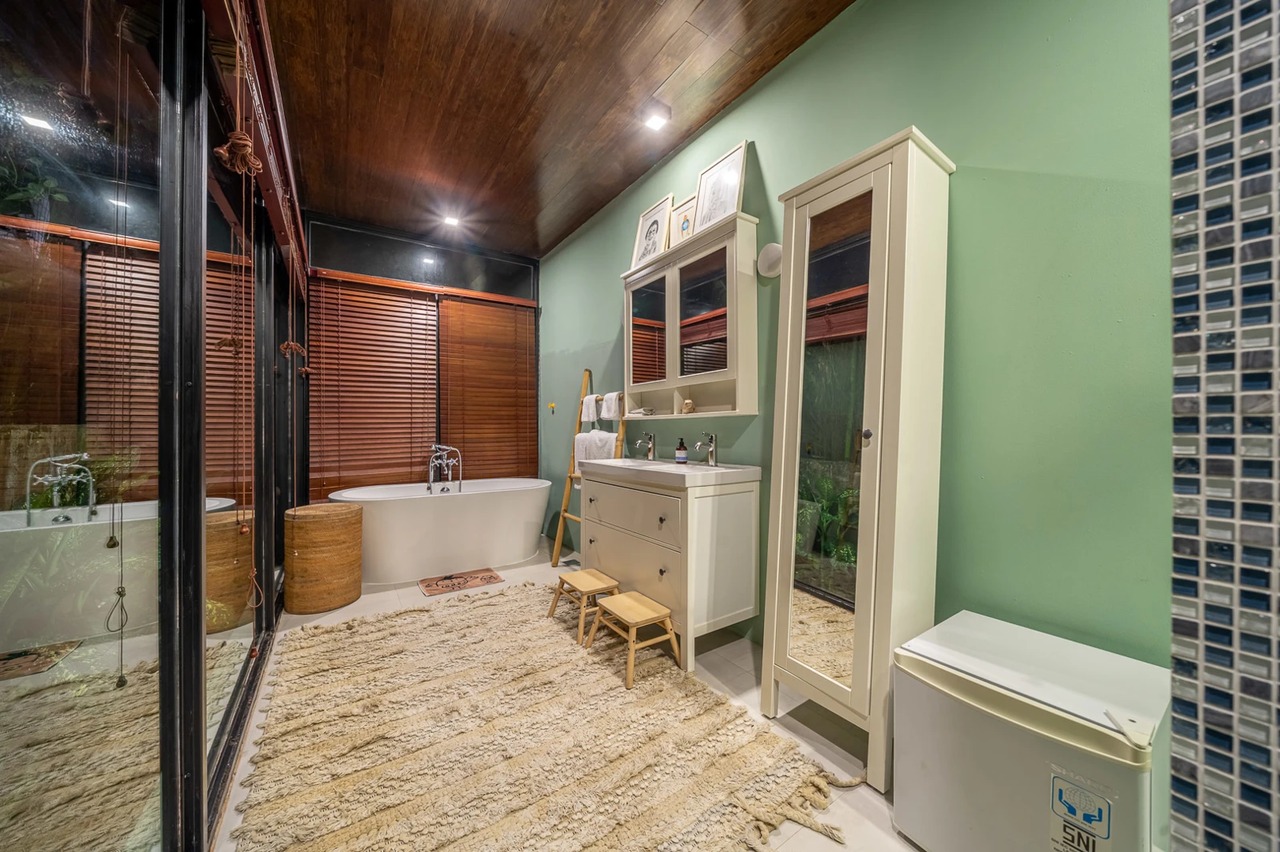 TwinsHouse - 4 Bedroom Villa in Penjiwaa