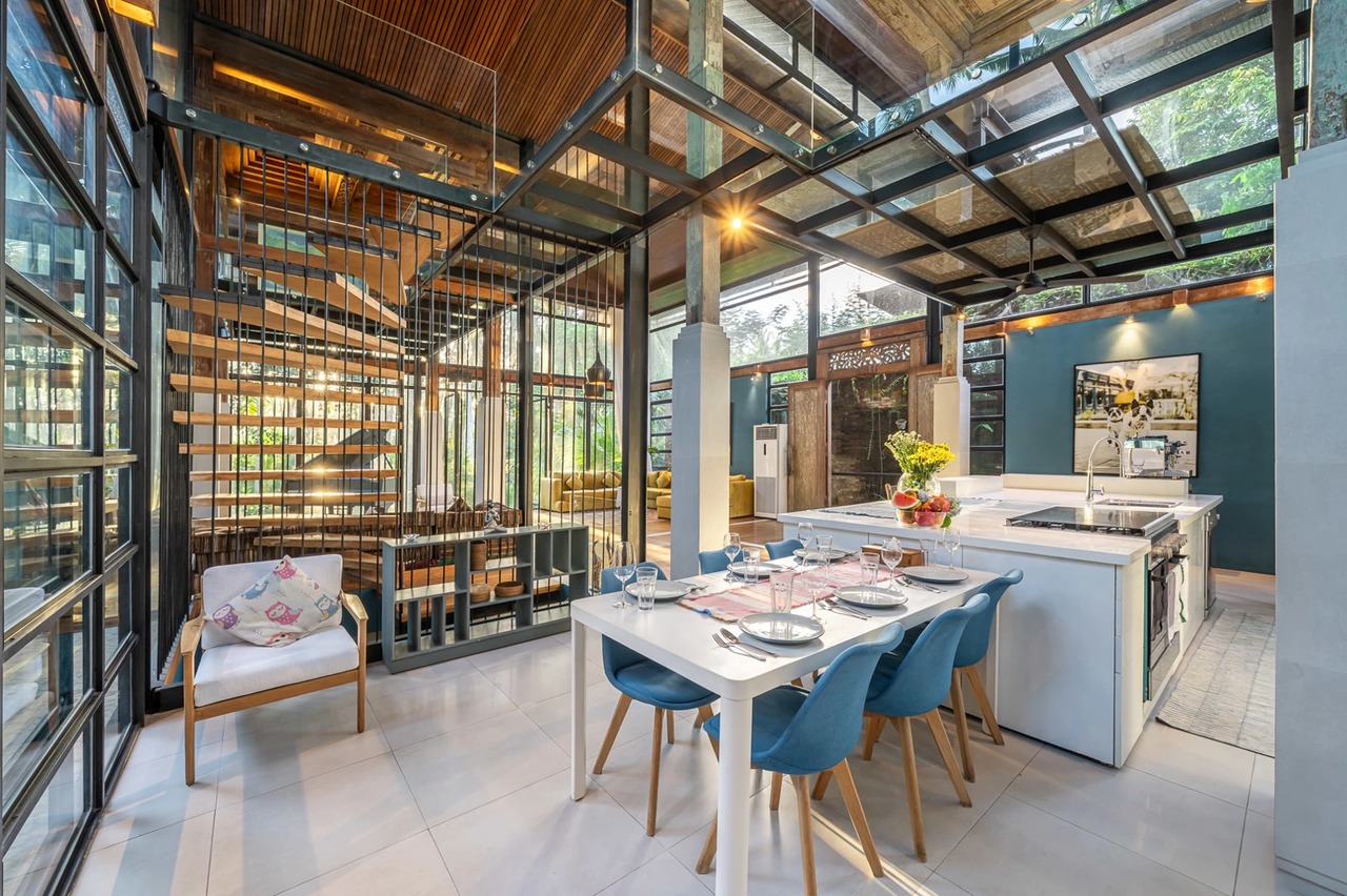 TwinsHouse - 4 Bedroom Villa in Penjiwaa