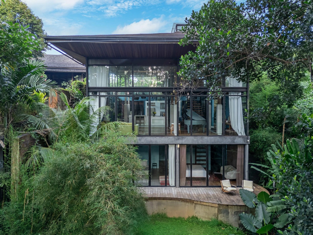 TwinsHouse - 4 Bedroom Villa in Penjiwaa