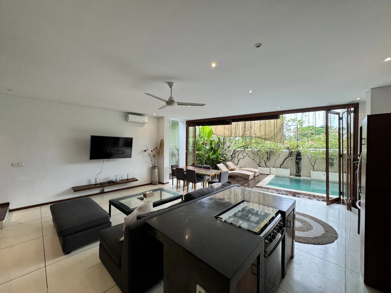 Modern 4BR Villa w/ Rooftop & Office