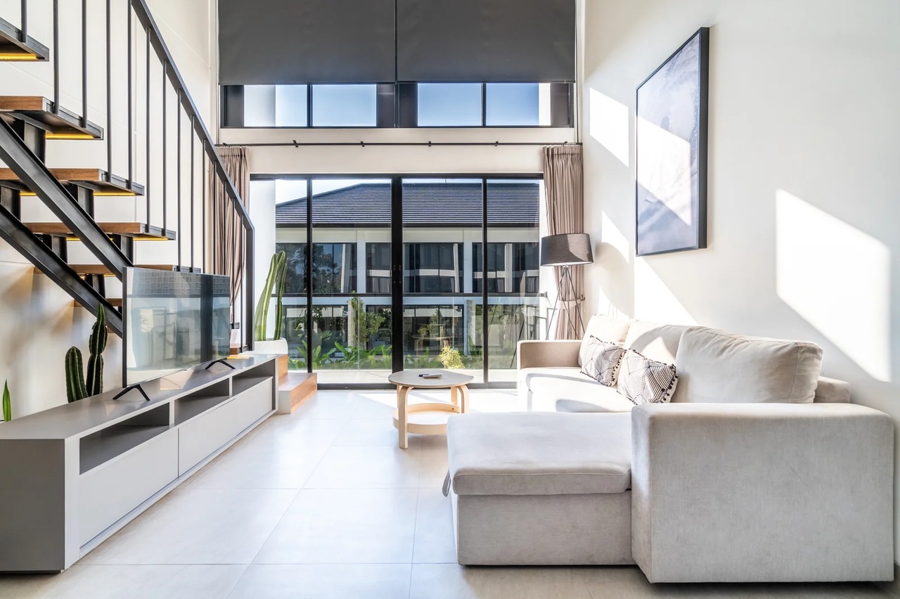 The R Apartment Mezzanine, Pererenan