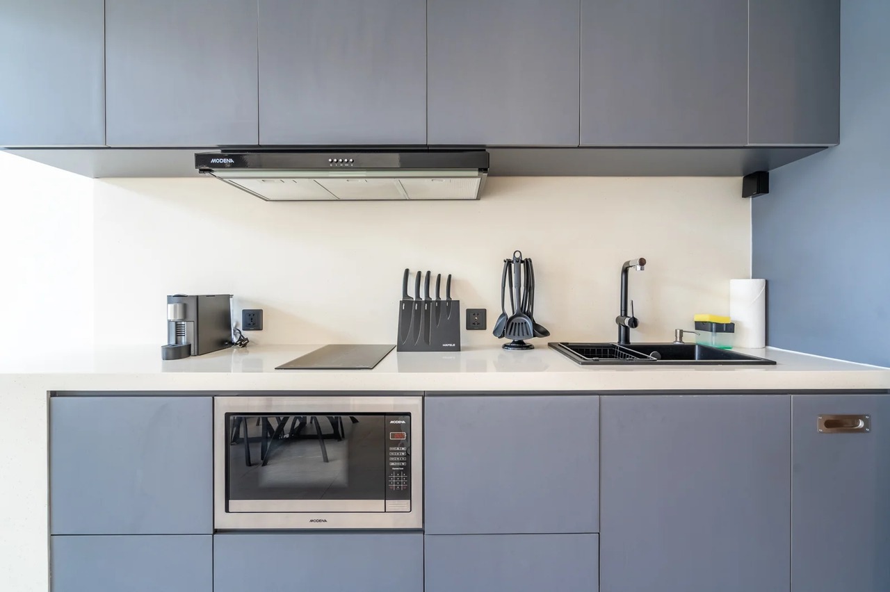 The R Apartment Mezzanine, Pererenan