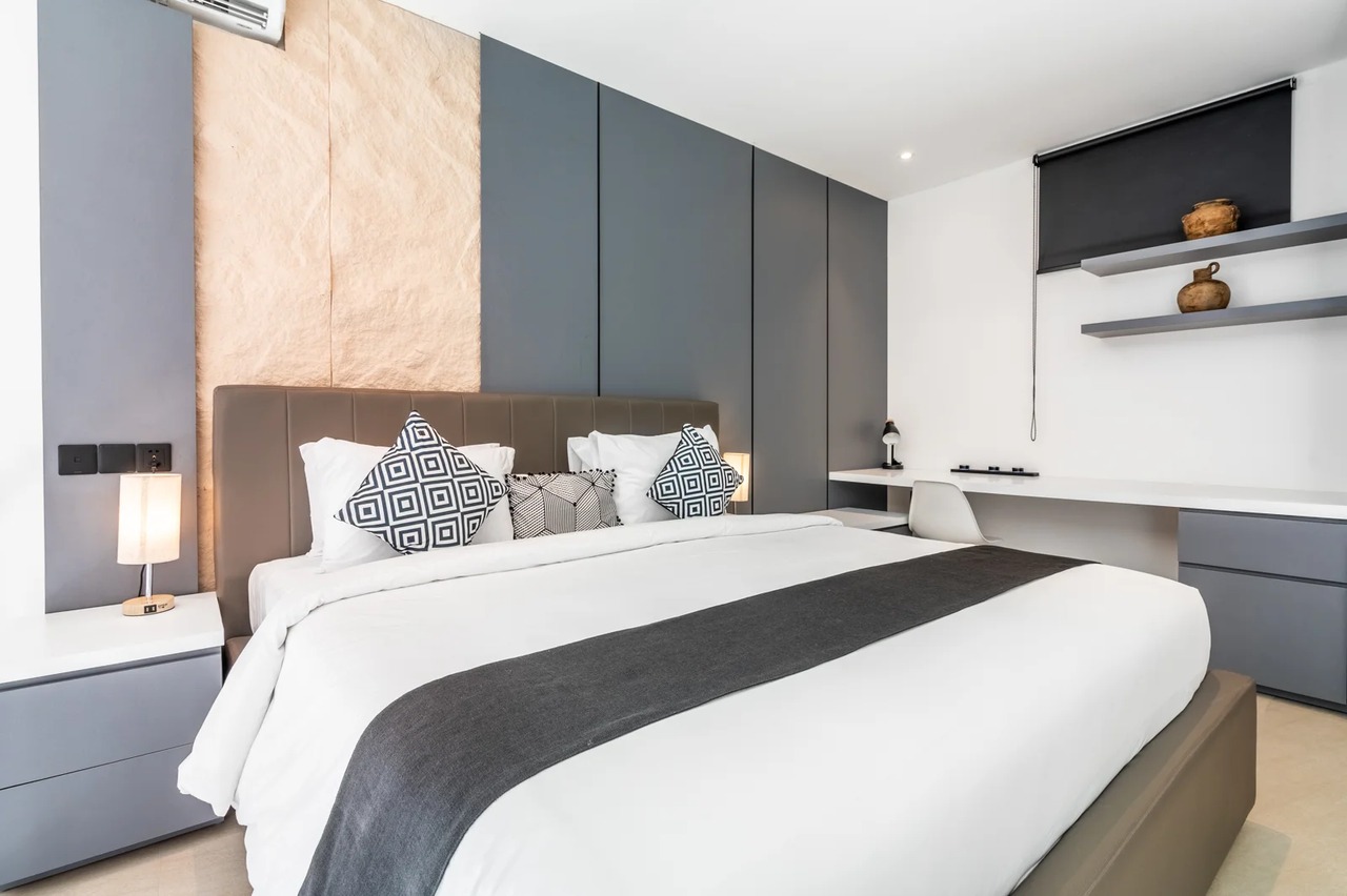 The R Apartment Mezzanine, Pererenan