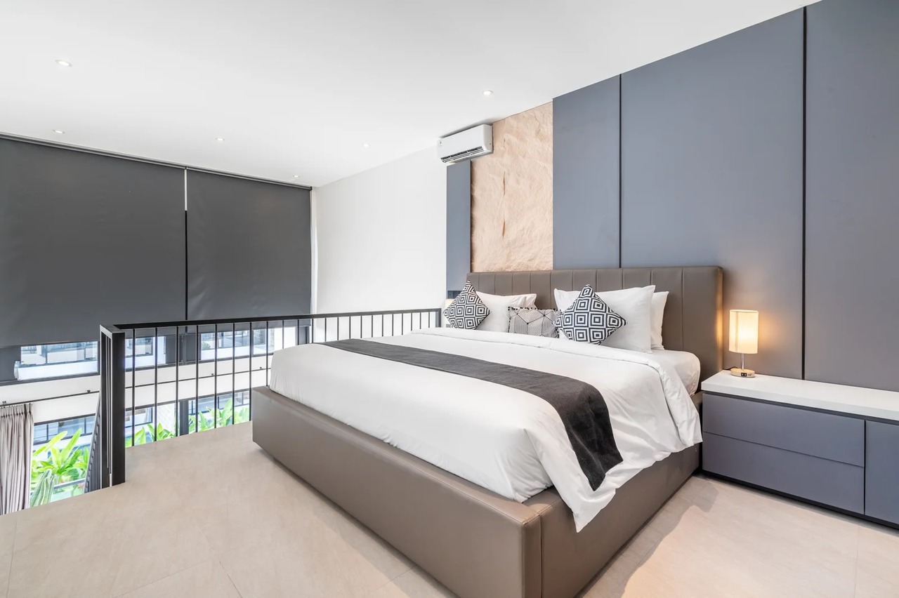 The R Apartment Mezzanine, Pererenan