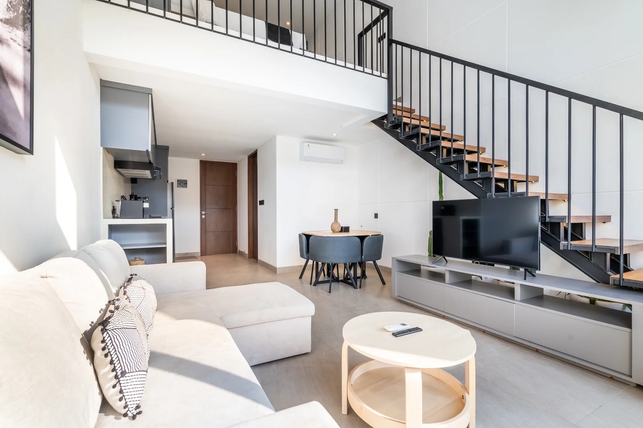 The R Apartment Mezzanine, Pererenan